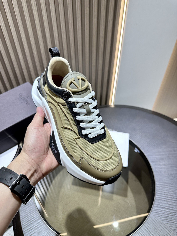 Va1e*ntin0 sneaker
