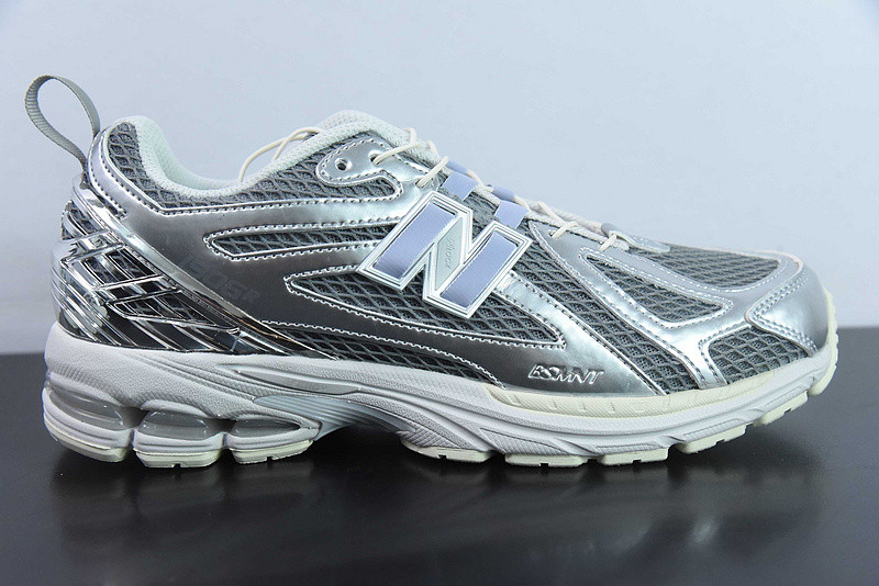 NEW BALANCE SNEAKER