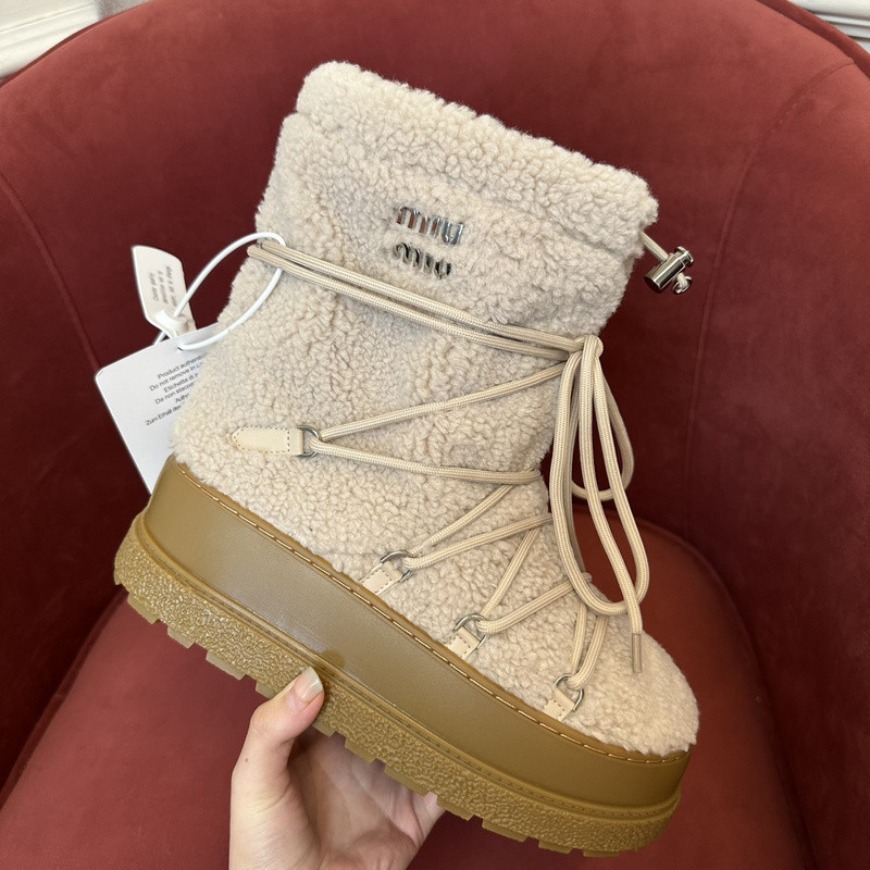 M1um1u sneaker