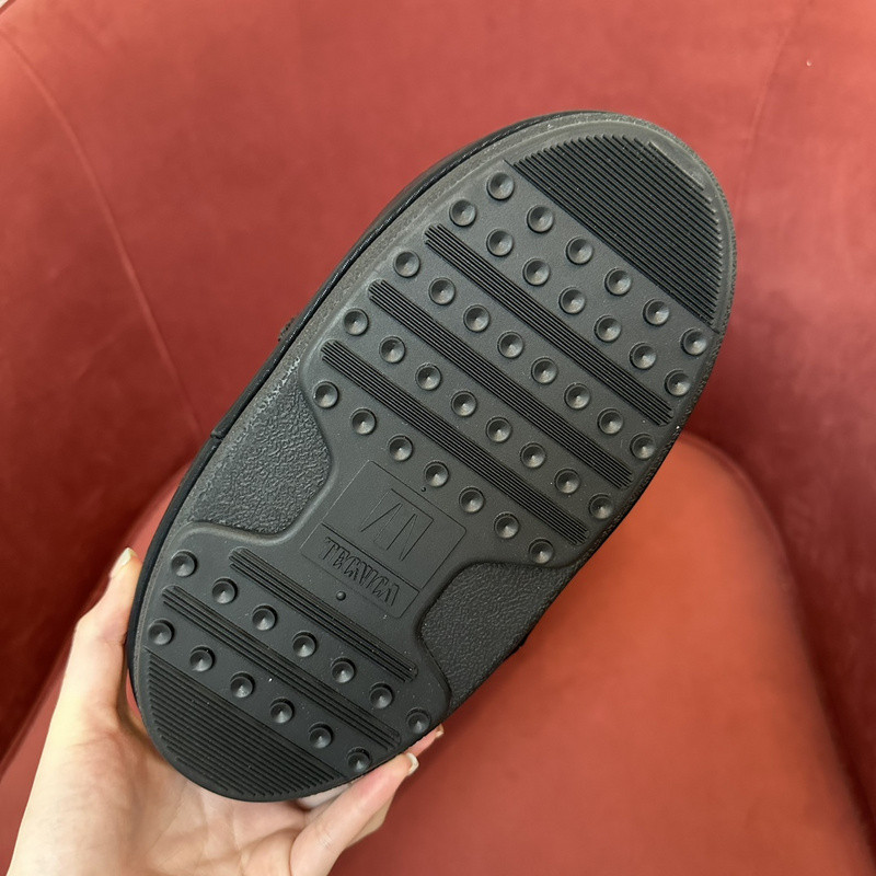 mOON bOOT
