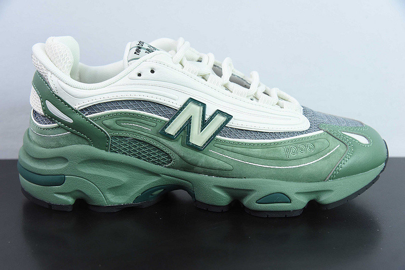 NEW BALANCE SNEAKER