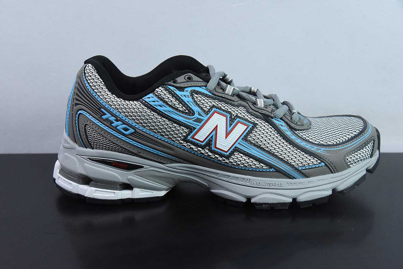 NEW BALANCE SNEAKER