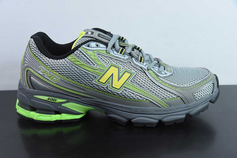 NEW BALANCE SNEAKER