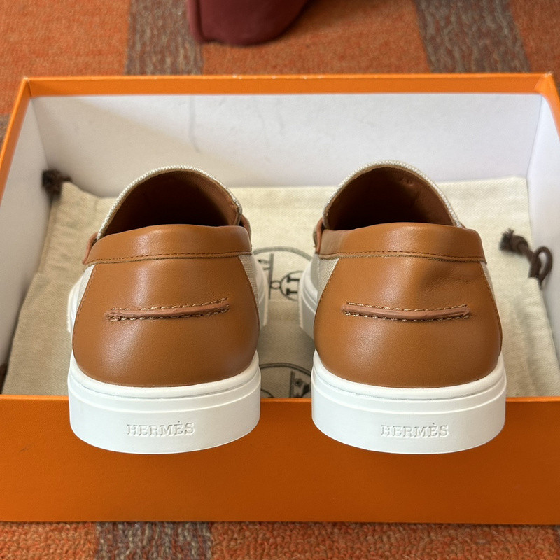 H**me5 sneaker