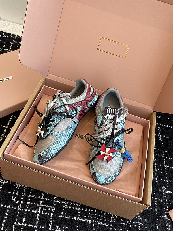 M1um1u sneaker