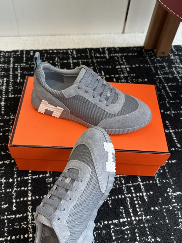 H**me5 sneaker