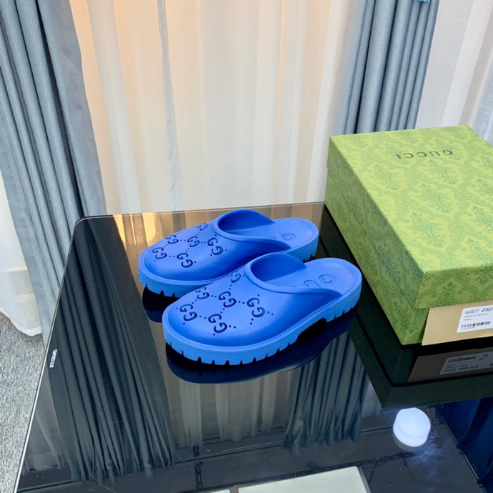 g*u*i sandals low