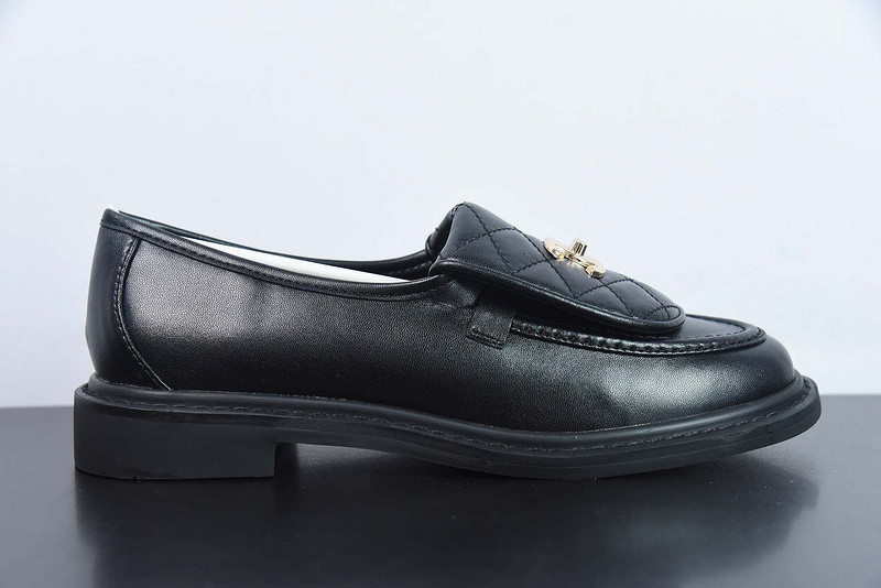 Ch*el sneaker