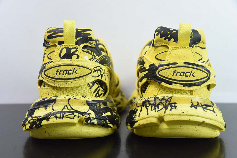 bc track sneaker