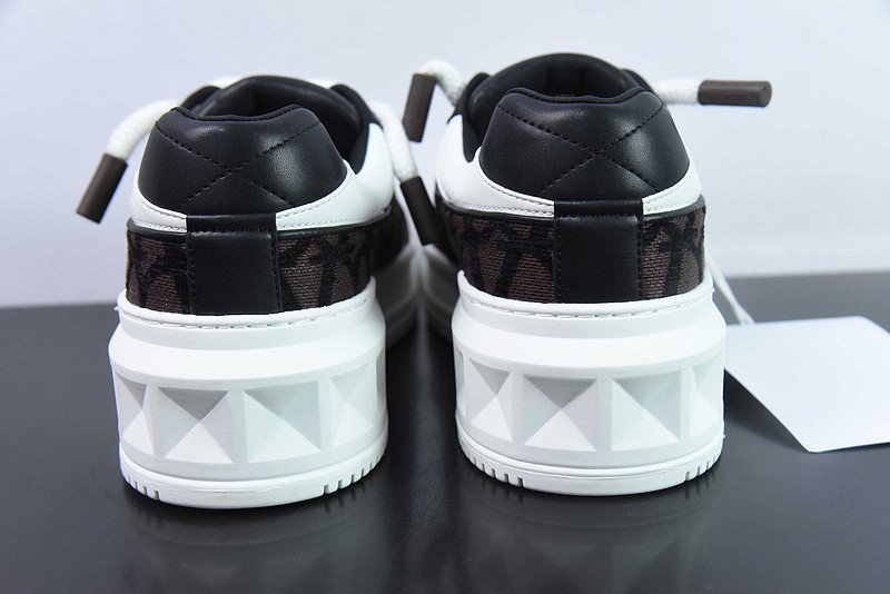 Va1e*ntin0 sneaker