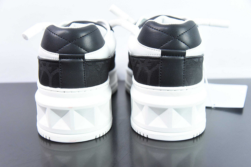 Va1e*ntin0 sneaker