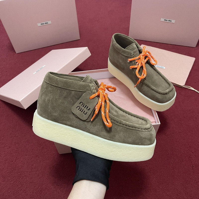 M1um1u sneaker