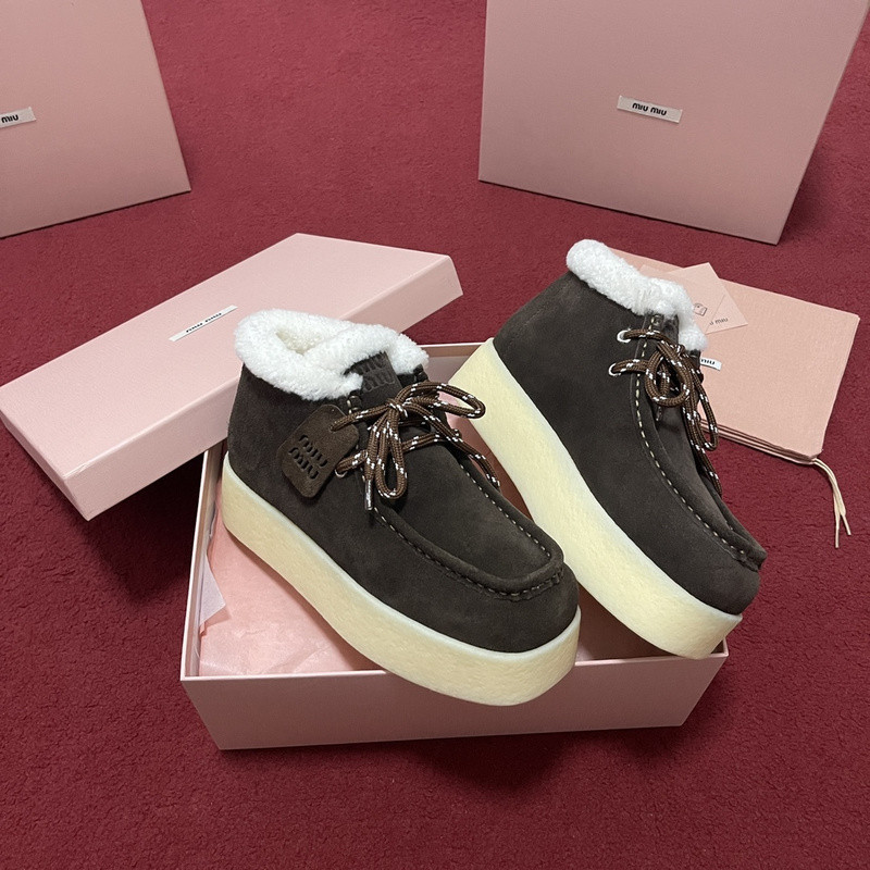 M1um1u sneaker