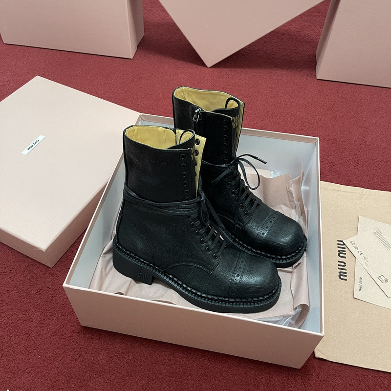 M1um1u sneaker