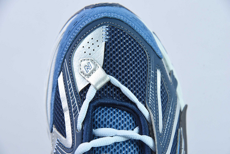 NEW BALANCE SNEAKER