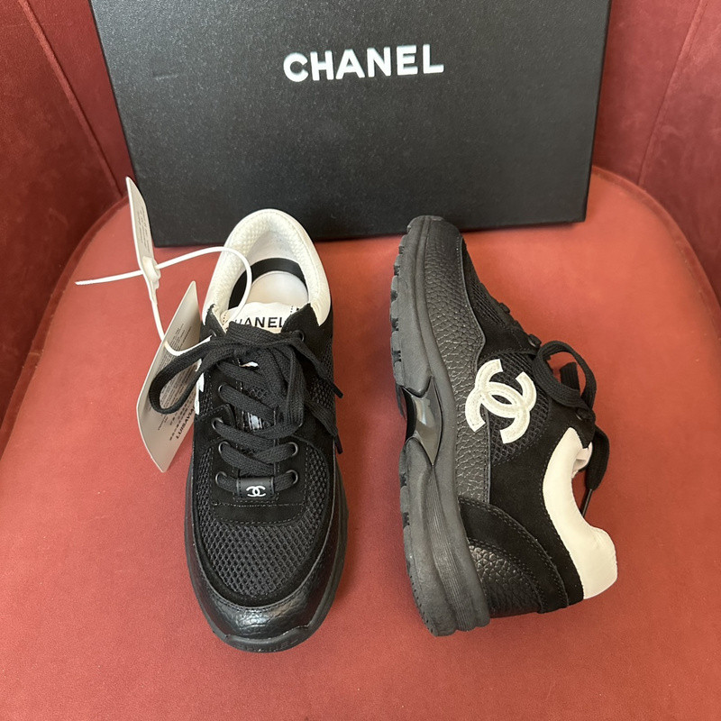 Ch**el sneaker