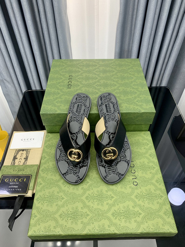 g*u*i sandals