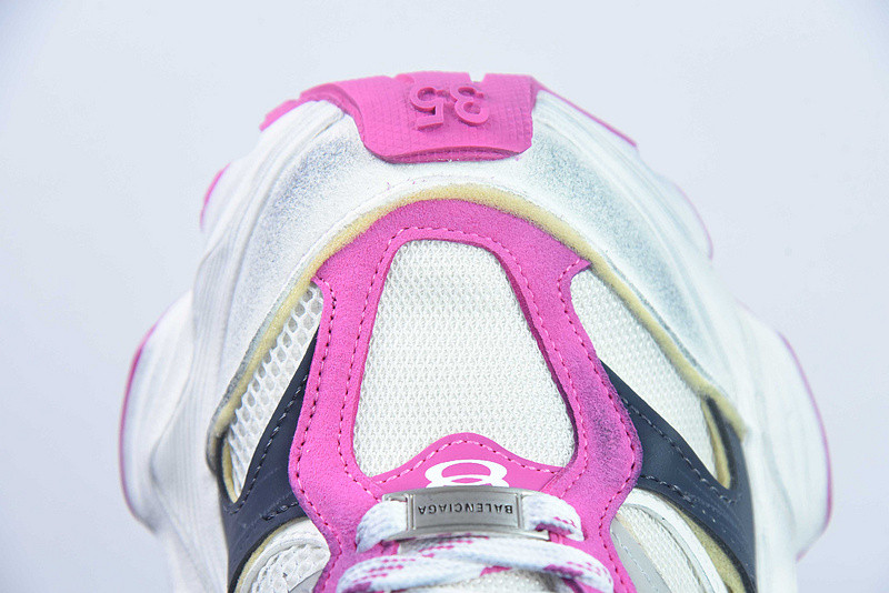 bc cargo sneaker