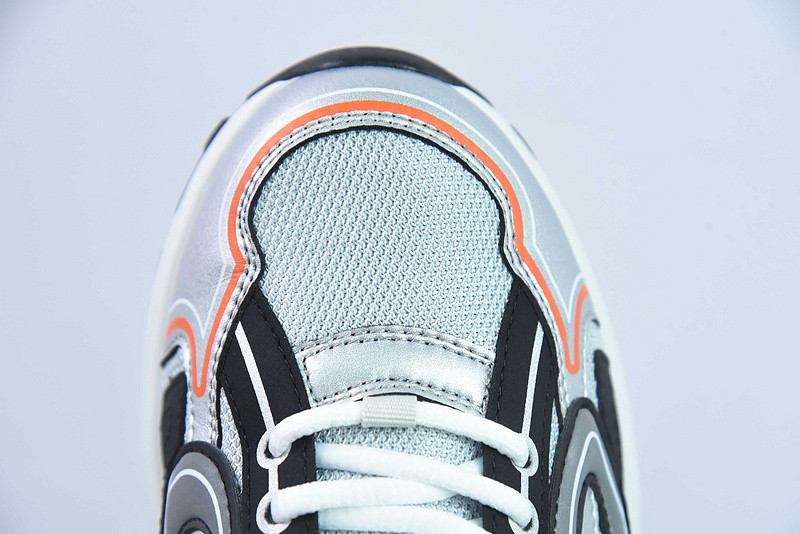 dio* sneaker