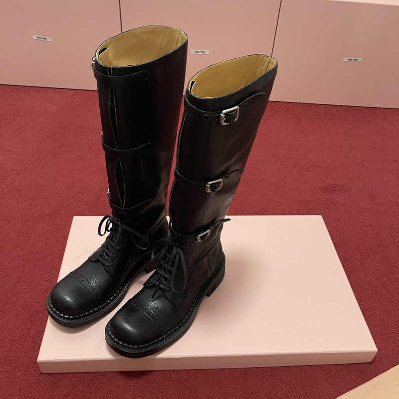 M1um1u sneaker