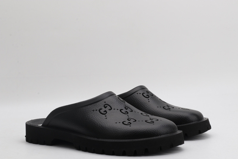 g*u*i sandals low