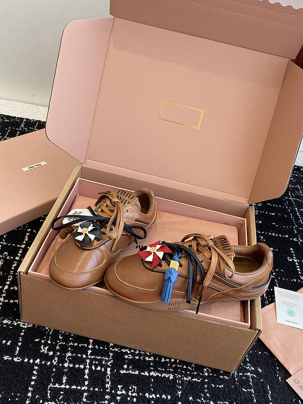 M1um1u sneaker