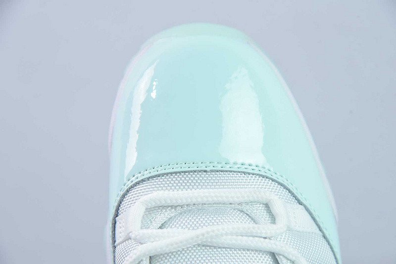 Air Jordan 11 Low "Igloo" AH7860-103