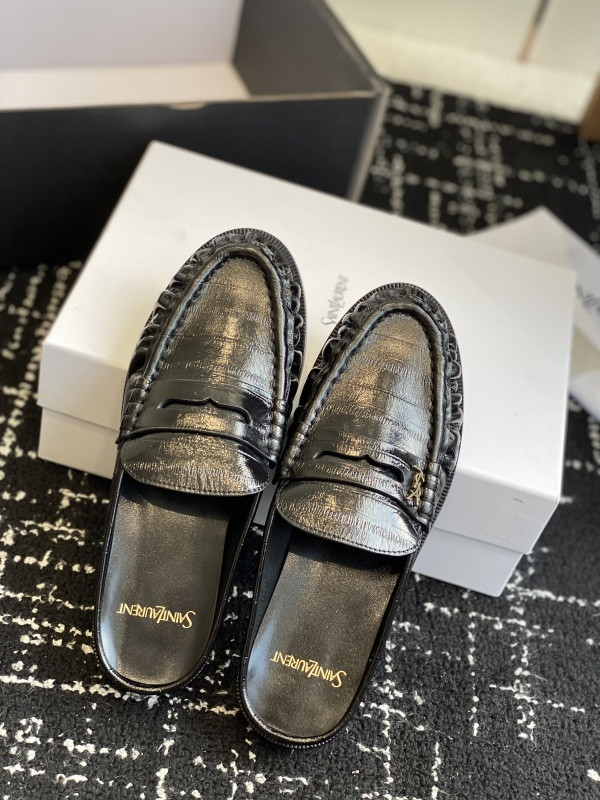 Sa1nt Lau*nt sneaker