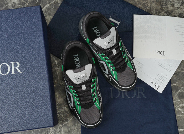 dio* sneaker