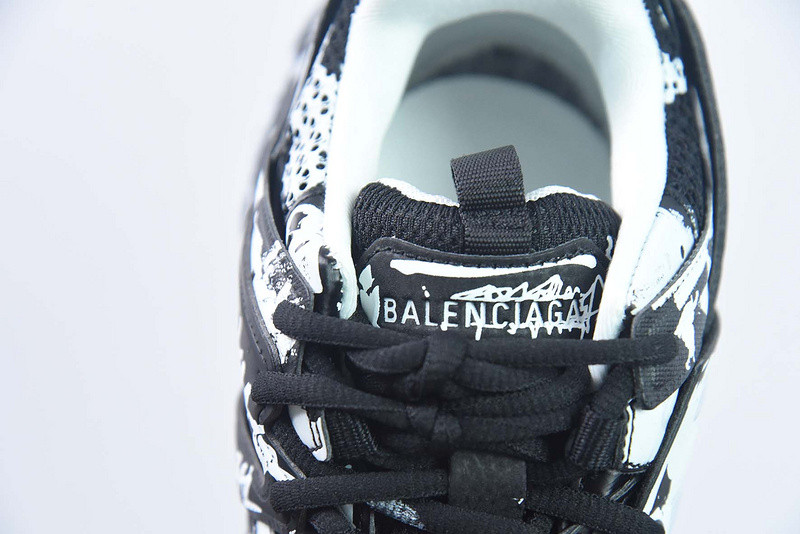 bc track sneaker