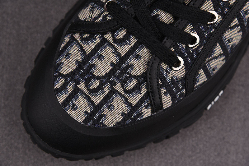 dio* sneaker