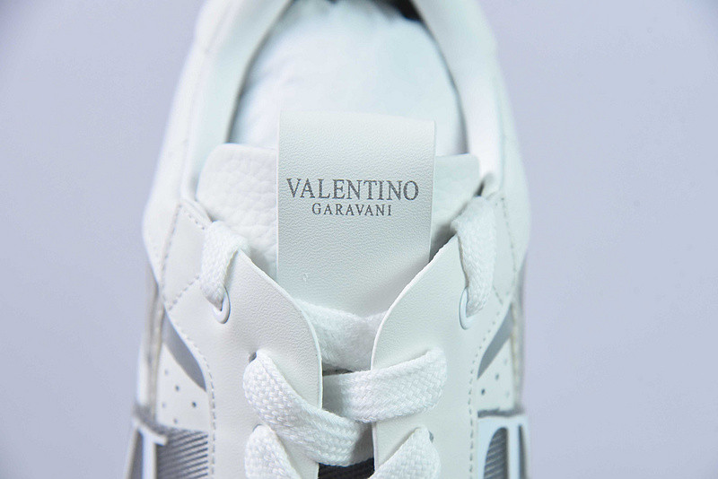 Va1e*ntin0 sneaker