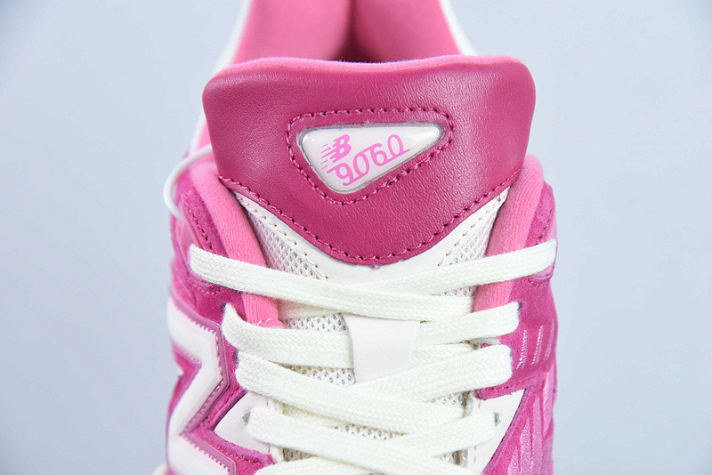 NEW BALANCE SNEAKER