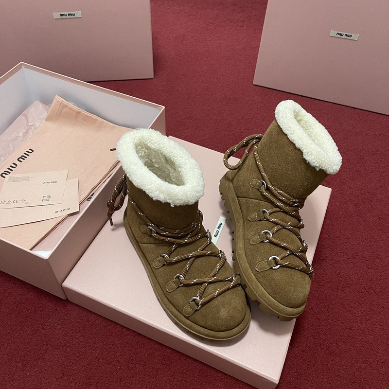 M1um1u sneaker