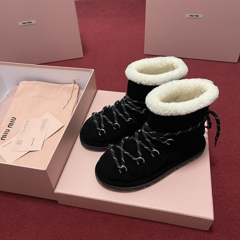 M1um1u sneaker