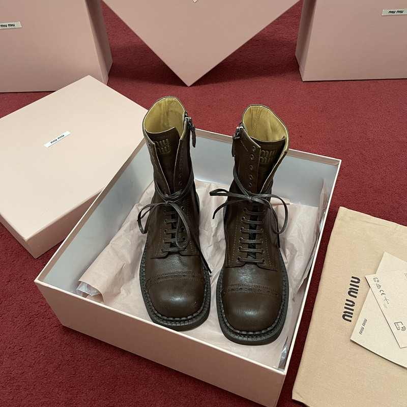 M1um1u sneaker
