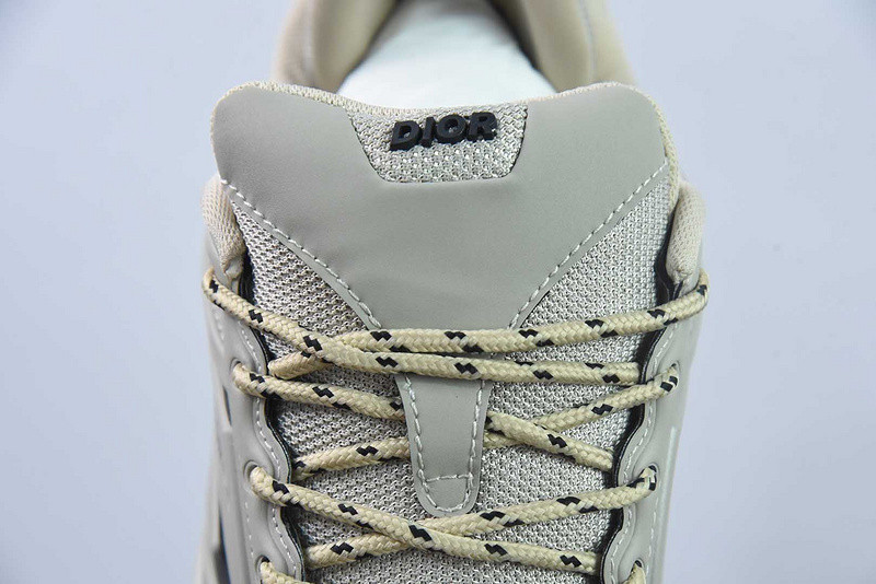 DIO* SNEAKER