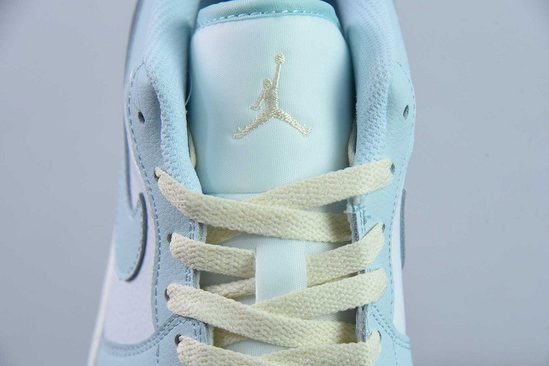 Air Jordan 1 Low SE Glacier Blue Summit White HJ5999-400