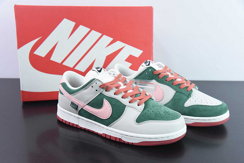 nike dunk low se all petals united fir green fn8923-061