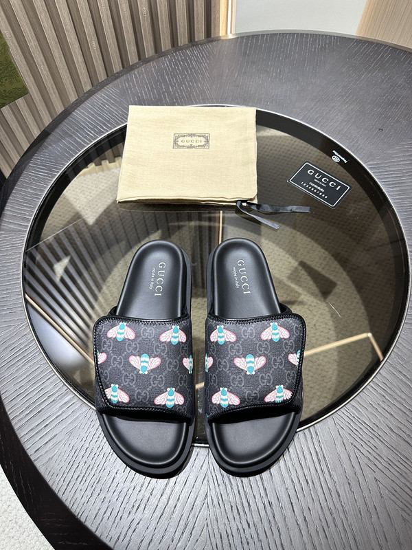 g*u*i sandals