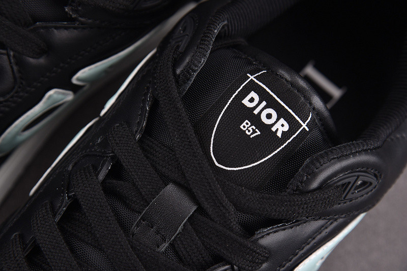 dio* sneaker