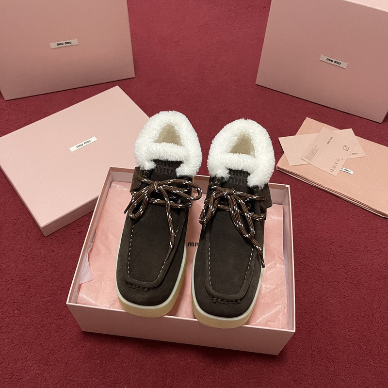 M1um1u sneaker
