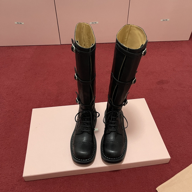 M1um1u sneaker