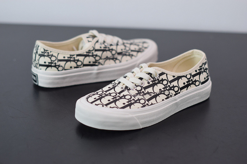 dio* sneaker