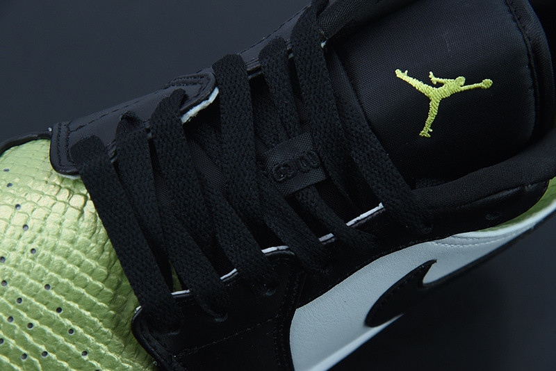 air jordan 1 low "vivid green snakeskin