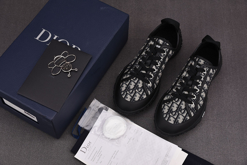 dio* sneaker