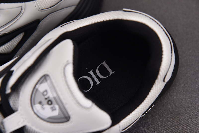 dio* sneaker