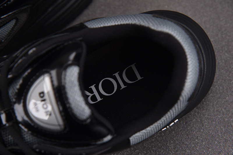 DIO* SNEAKER