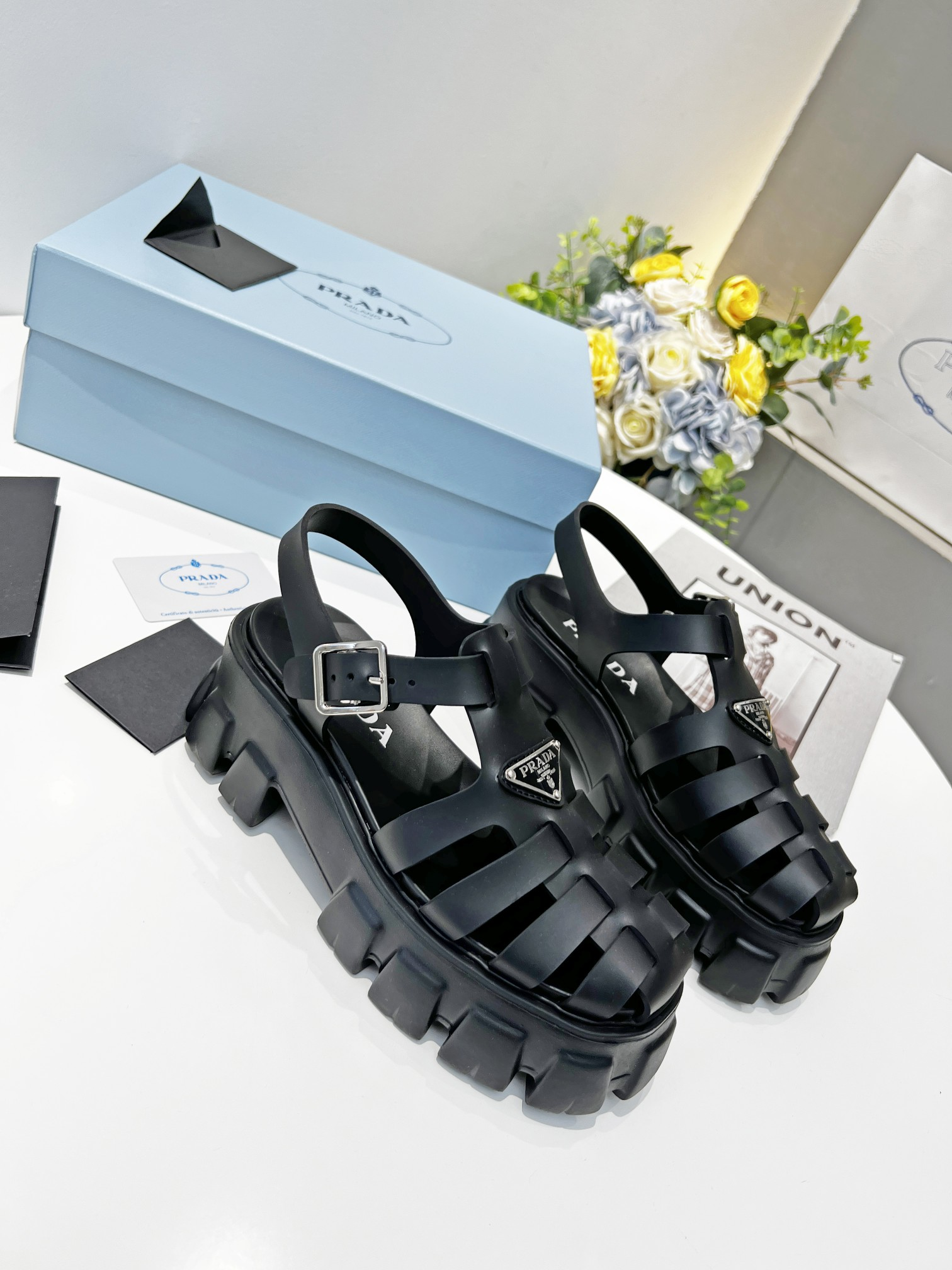 Pra*a sandals